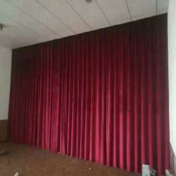 承德会议礼堂电动幕布安装与防火阻燃舞台幕布应用指南